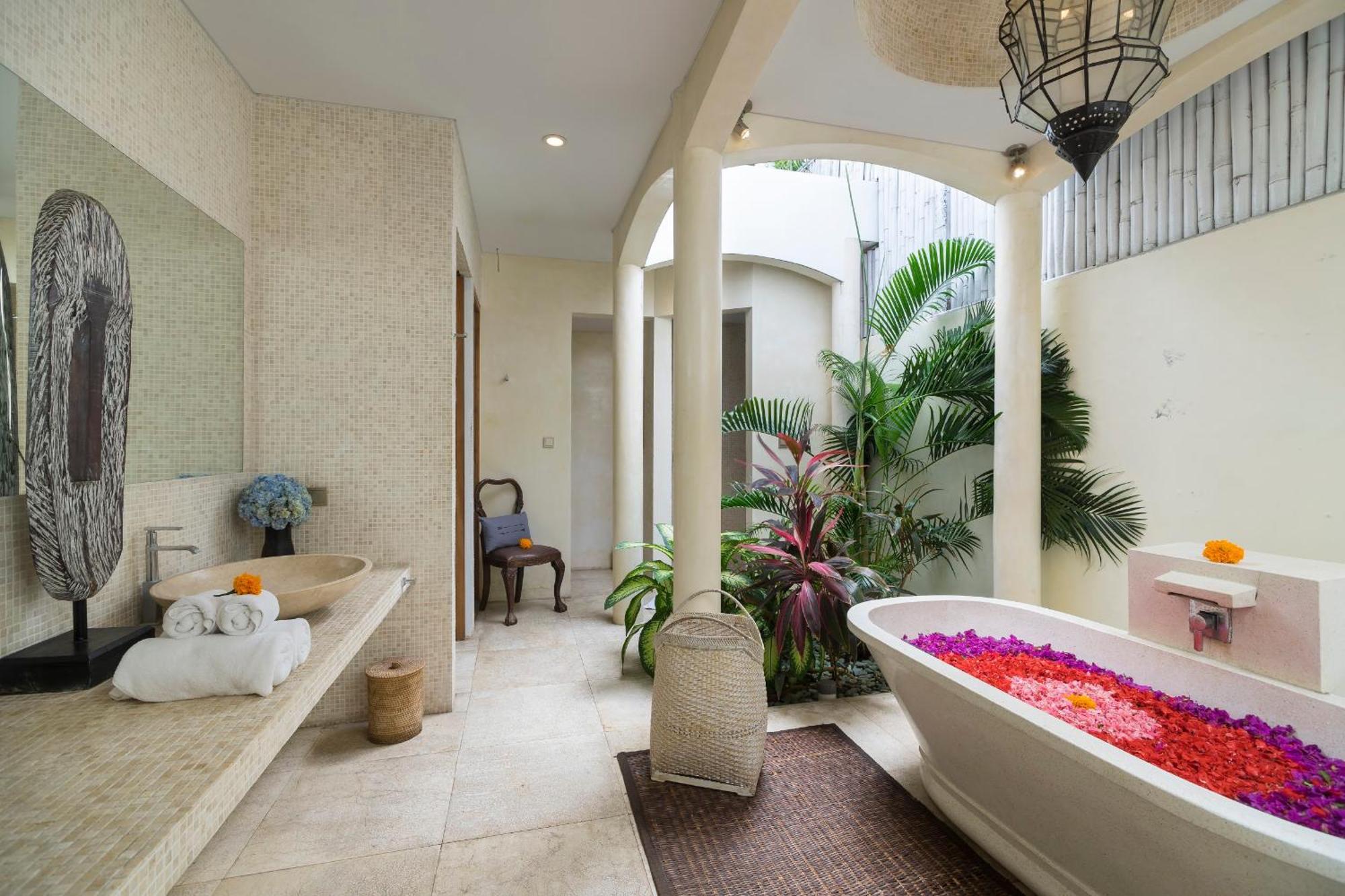 Elegant Villa Casabianca - Tropical Pool & Garden, Near Potato Head Beach Club! Seminyak Extérieur photo