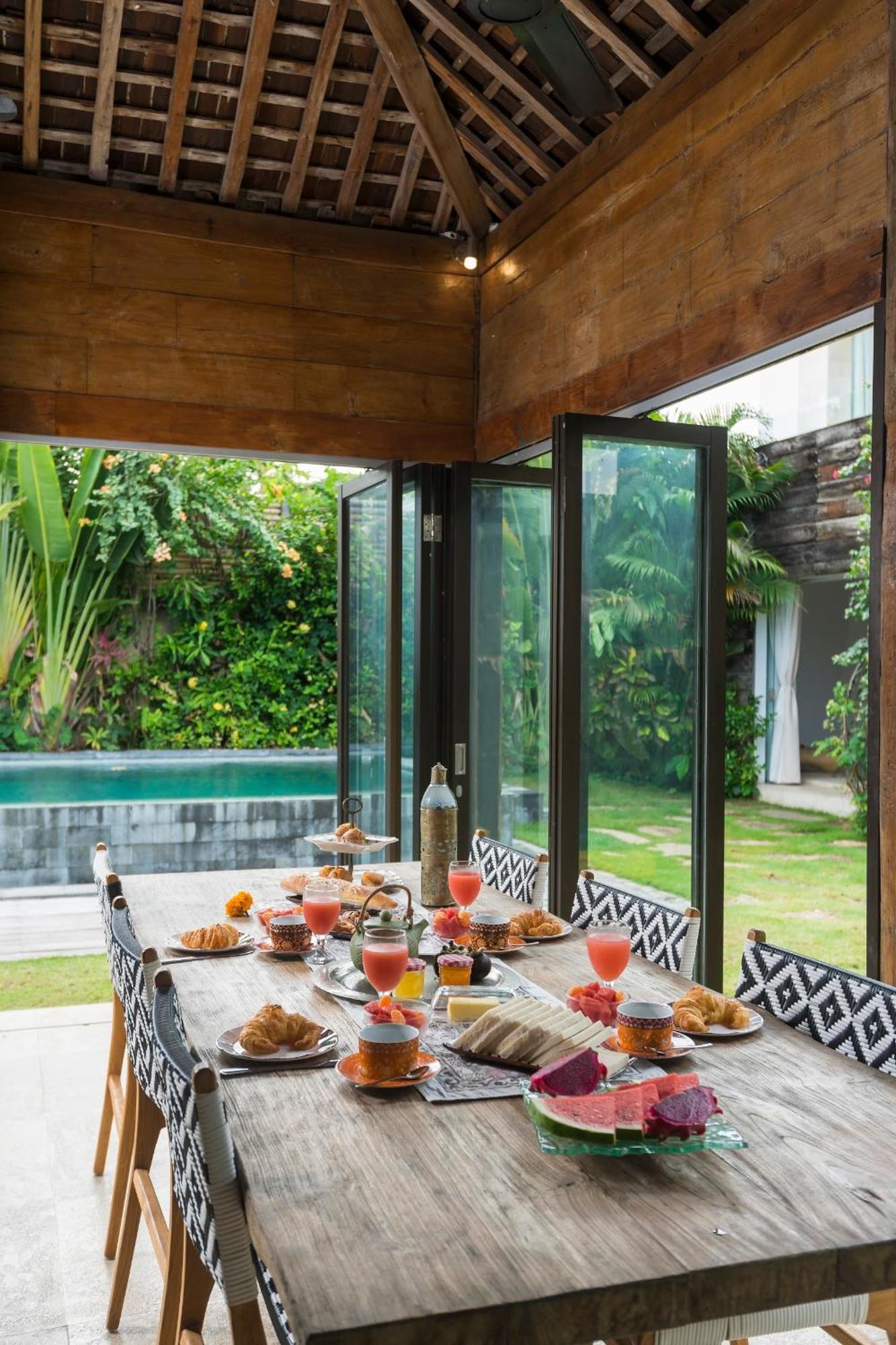 Elegant Villa Casabianca - Tropical Pool & Garden, Near Potato Head Beach Club! Seminyak Extérieur photo