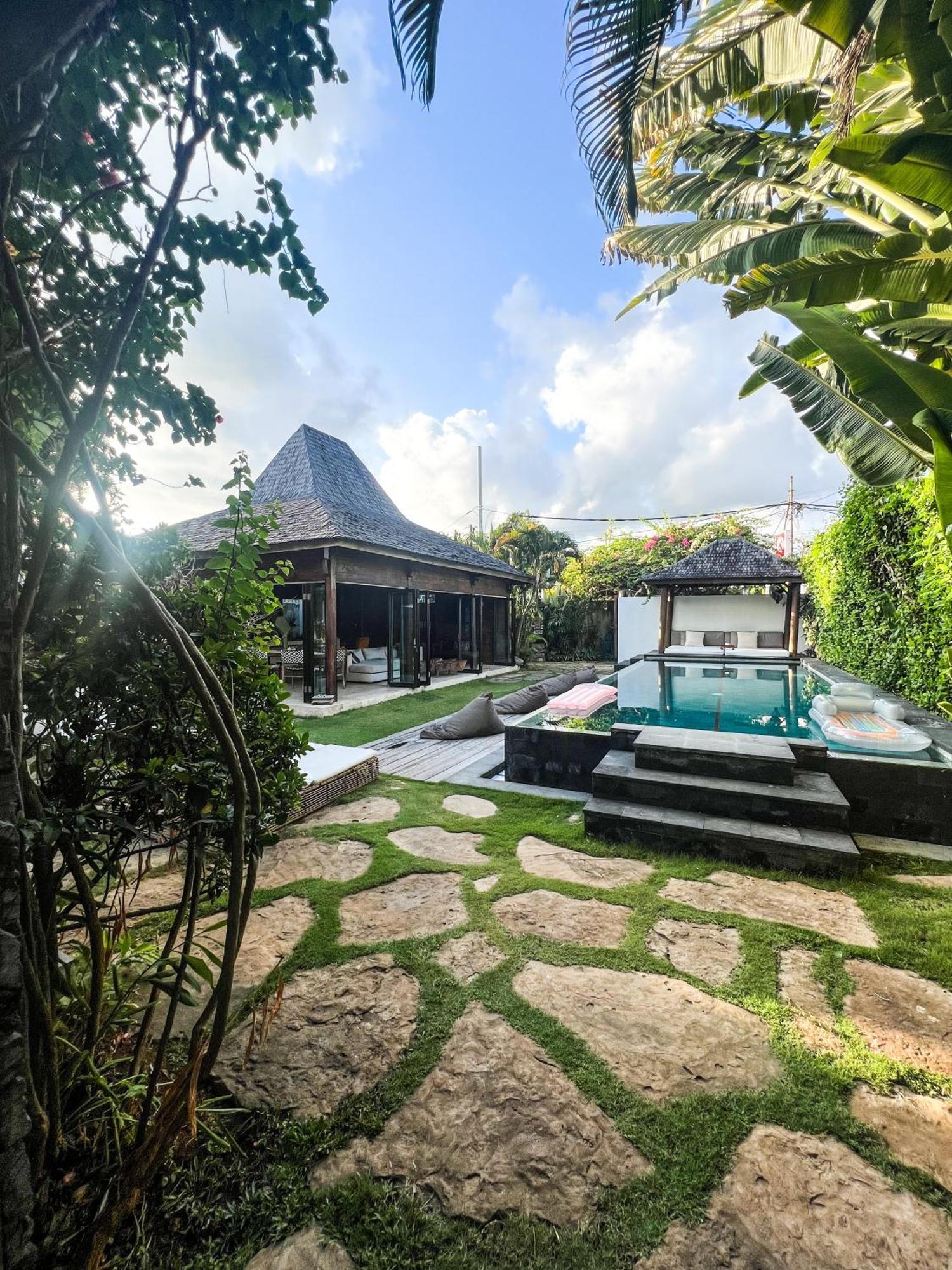 Elegant Villa Casabianca - Tropical Pool & Garden, Near Potato Head Beach Club! Seminyak Extérieur photo