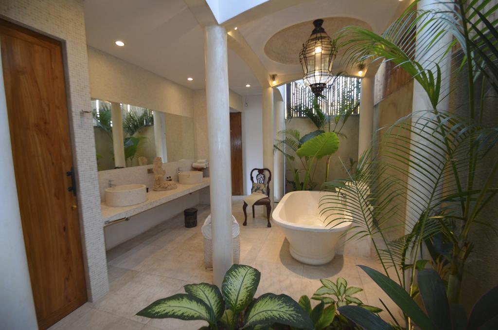 Elegant Villa Casabianca - Tropical Pool & Garden, Near Potato Head Beach Club! Seminyak Chambre photo