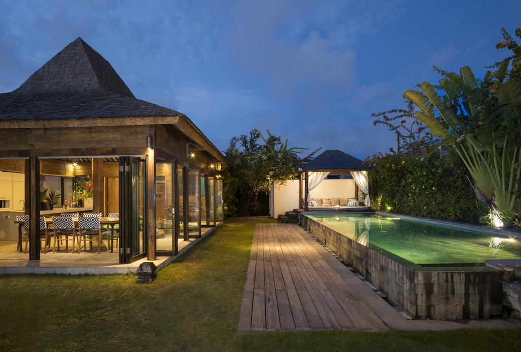 Elegant Villa Casabianca - Tropical Pool & Garden, Near Potato Head Beach Club! Seminyak Extérieur photo
